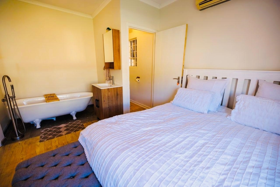 5 Bedroom Property for Sale in Wavecrest Eastern Cape